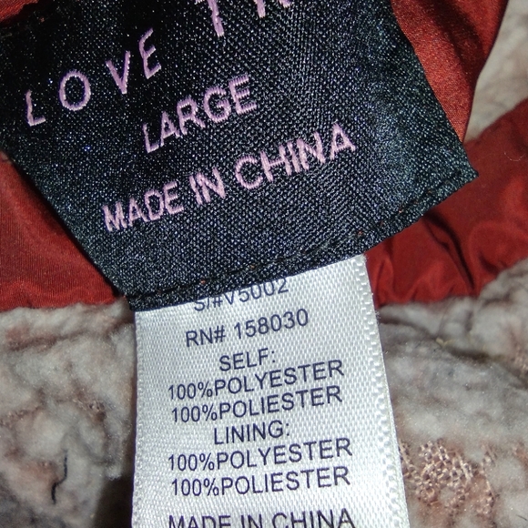 WOMENS BEAUTIFUL MAROON RED PLUM SHERPA VEST WITH GOLD ACCENTS - Picture 7 of 11